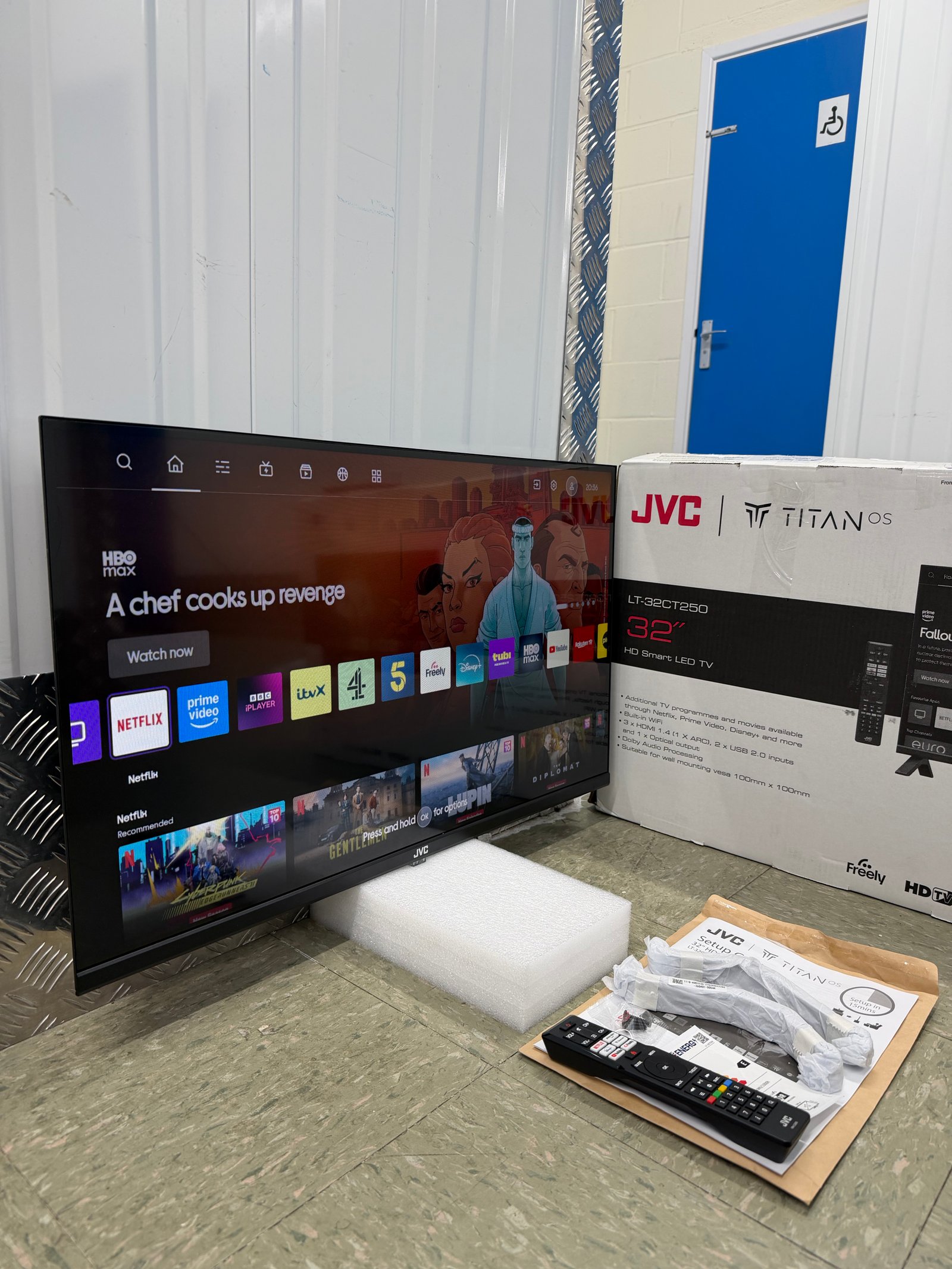 JVC 32
