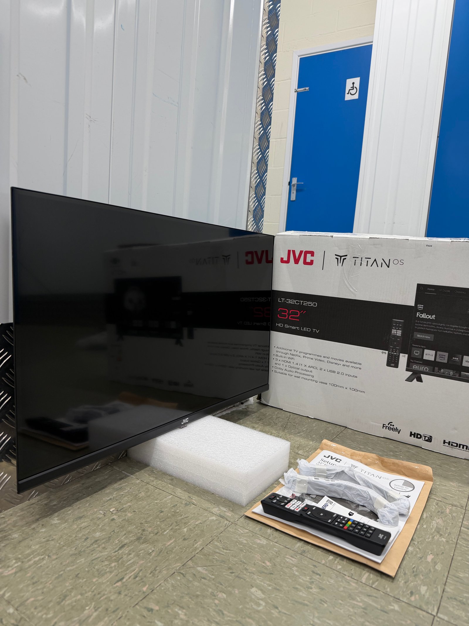 JVC 32